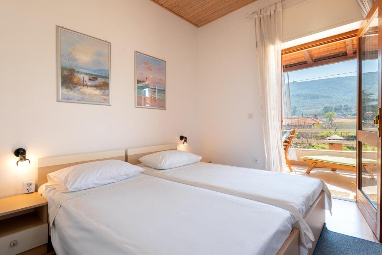 Apartments By The Sea Jelsa, Hvar - 11319 เยลซา ภายนอก รูปภาพ